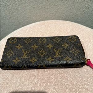 Louis Vuitton 

Clémence Wallet excellent condition.